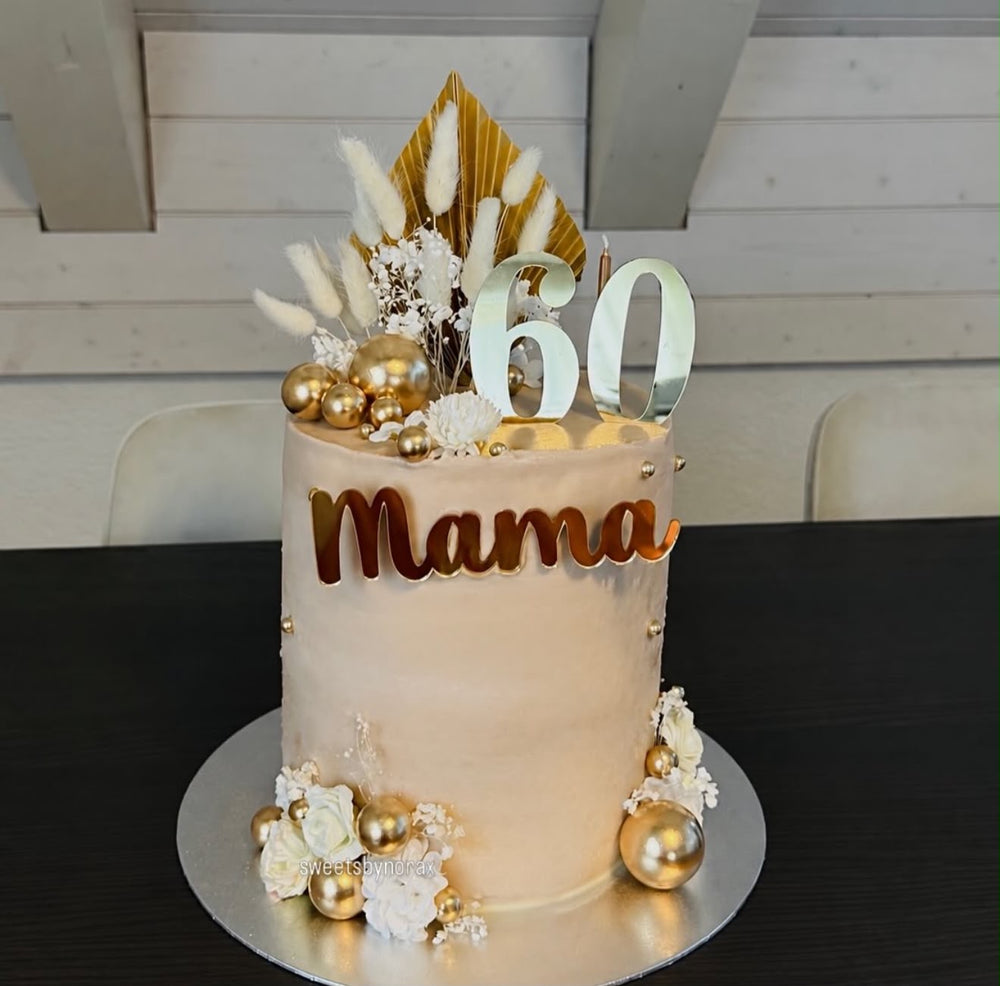 Geburtstagstorte mit goldenen Details